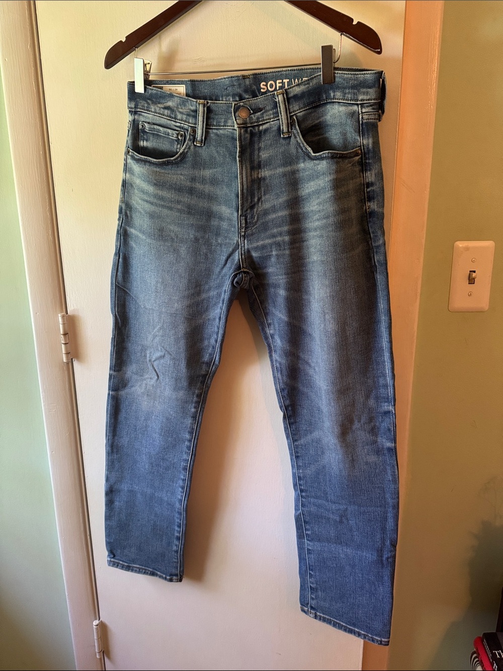 GAP Men's Slim Straight Jeans in Medium Blue Wash